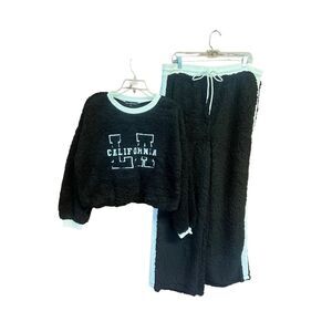 Almost Famous 2-Pc Sherpa Lounging Set 1X Top 2X Pants NWT
